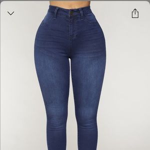 FASHION NOVA SKINNY JEANS